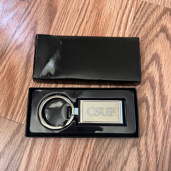 NWT - CSUF Cal State Fullerton Silver Tone Keychain - Picture 3 of 5